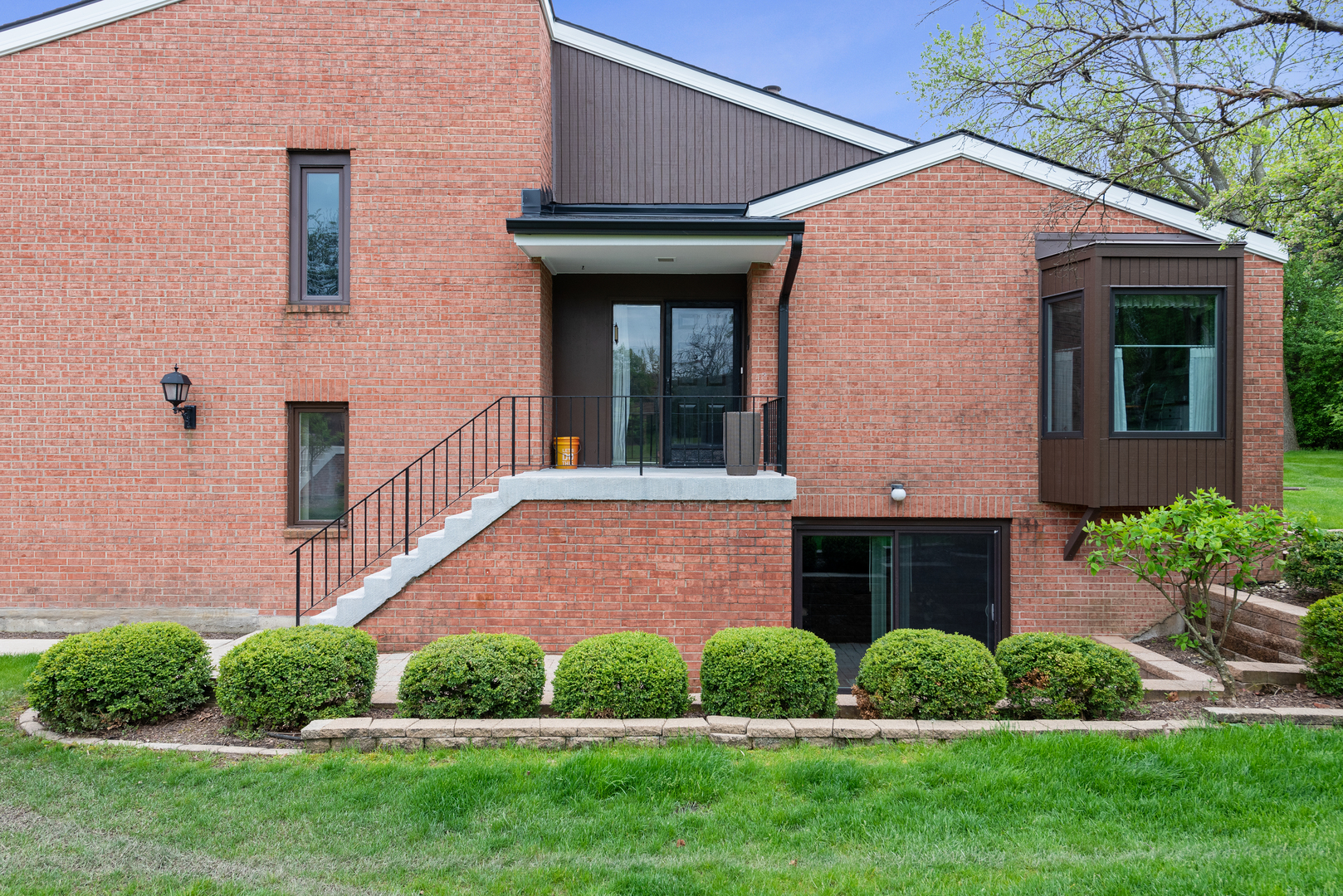 2s570 Patrick Henry Square 119 Property Photo 3