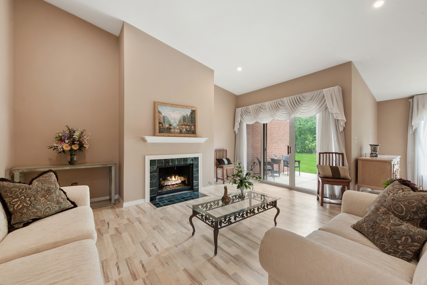 2s570 Patrick Henry Square 119 Property Photo 11