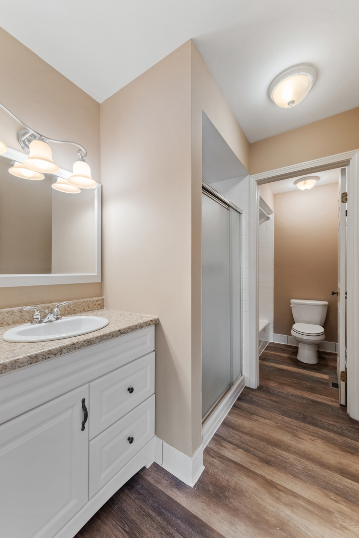 2s570 Patrick Henry Square 119 Property Photo 18
