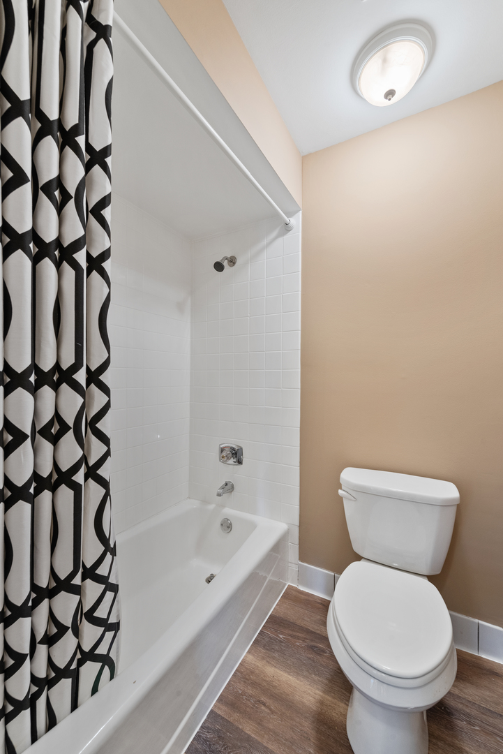 2s570 Patrick Henry Square 119 Property Photo 19