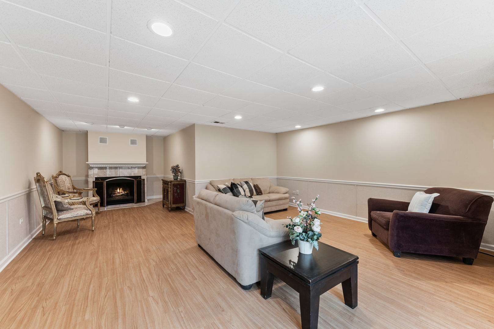 2s570 Patrick Henry Square 119 Property Photo 22