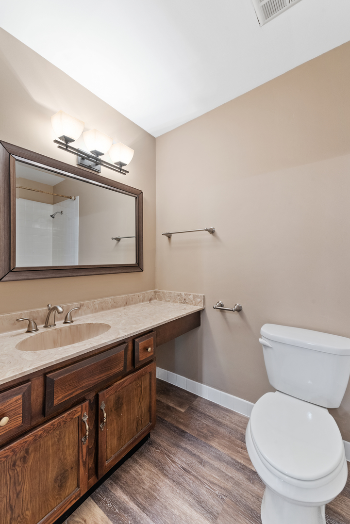 2s570 Patrick Henry Square 119 Property Photo 31