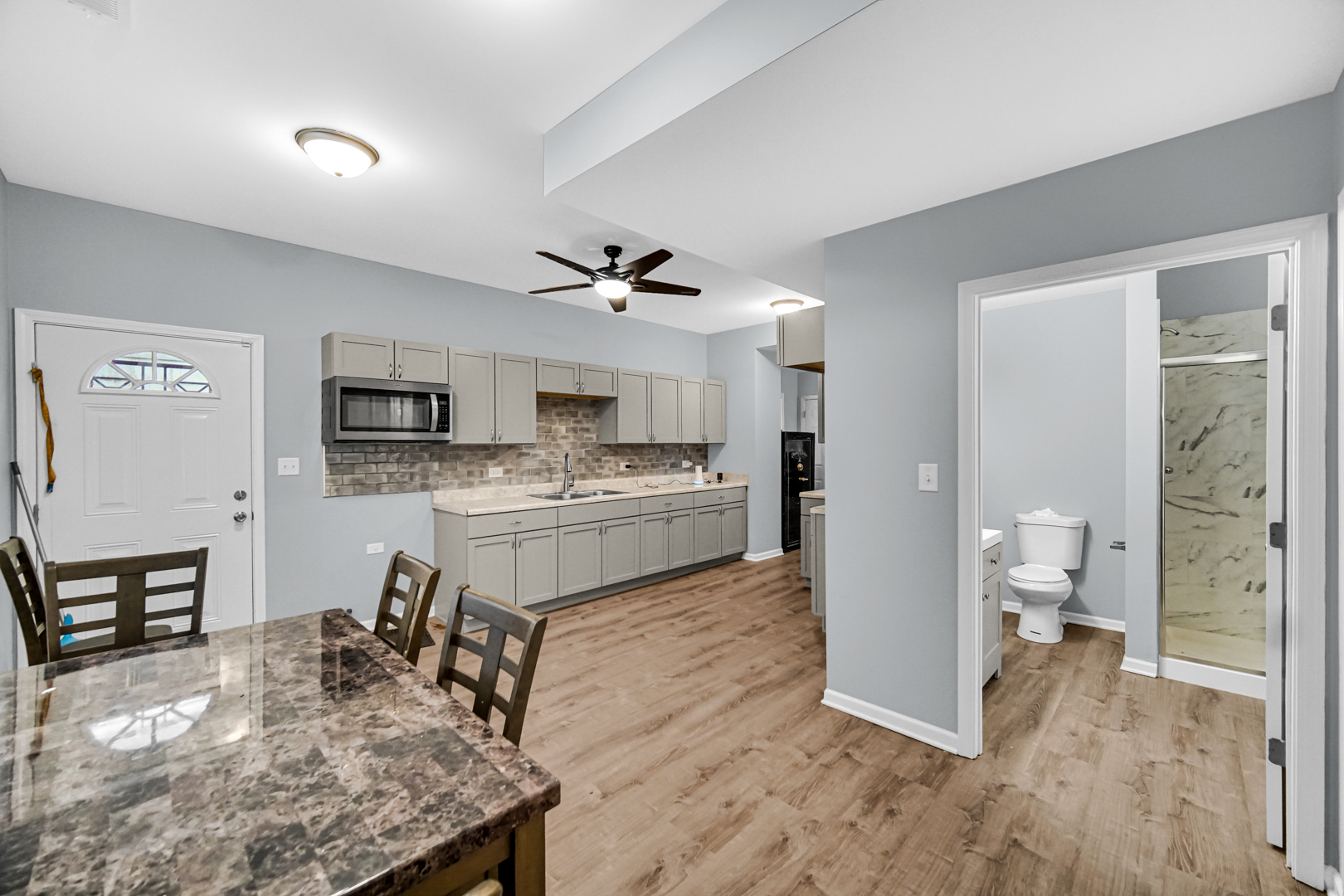 15709 Lexington Ave Property Photo 3