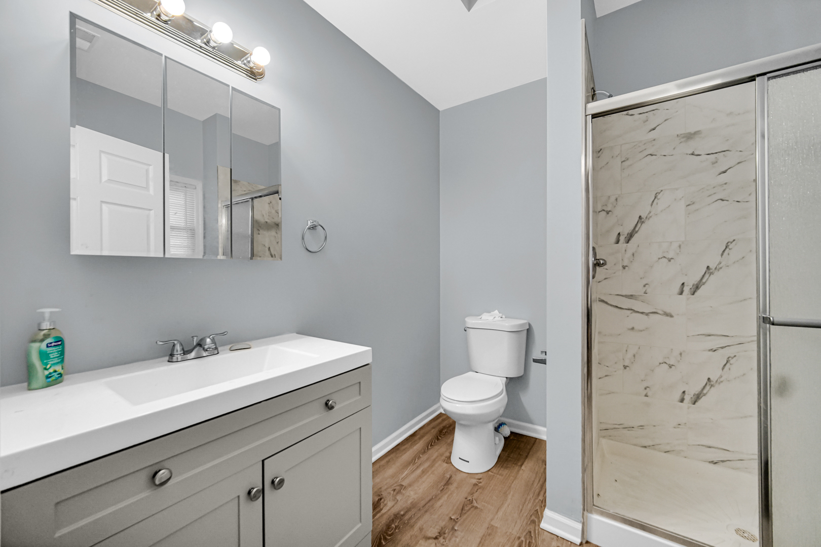 15709 Lexington Ave Property Photo 4