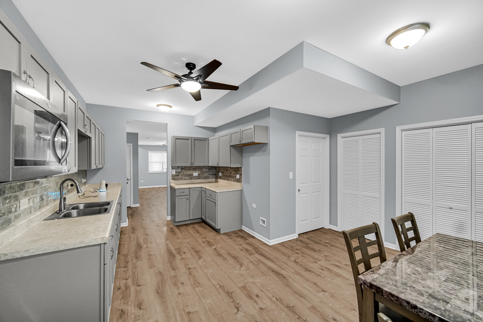 15709 Lexington Ave Property Photo 5