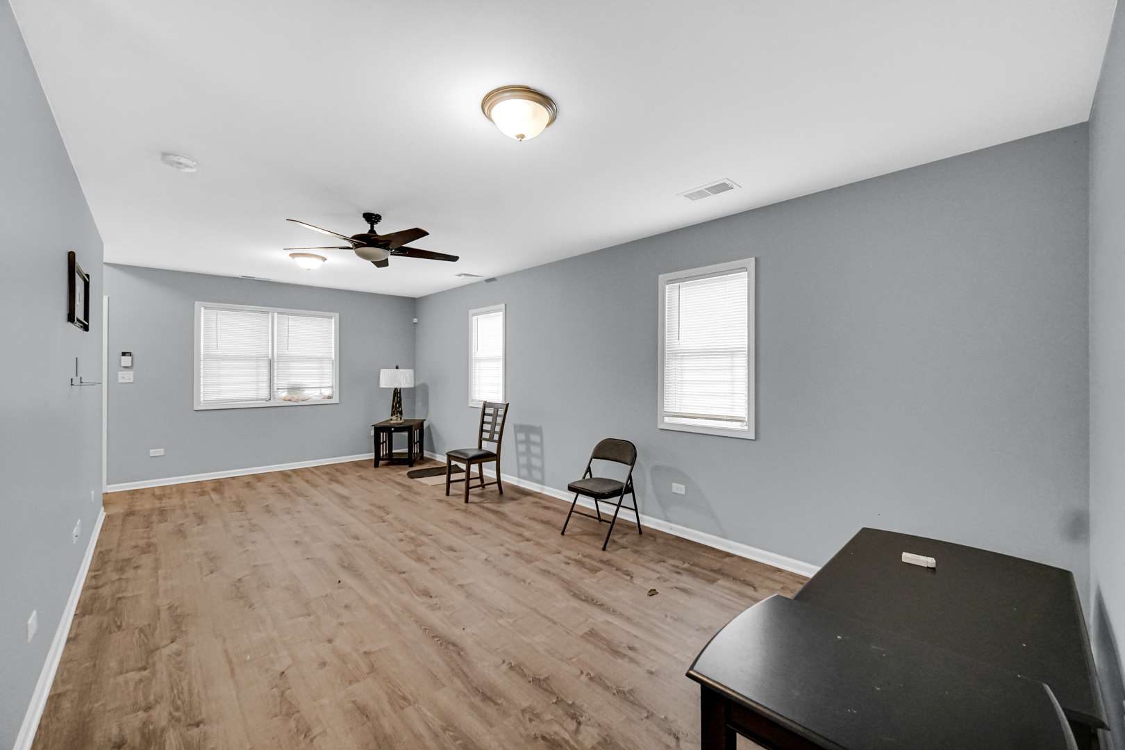 15709 Lexington Ave Property Photo 7
