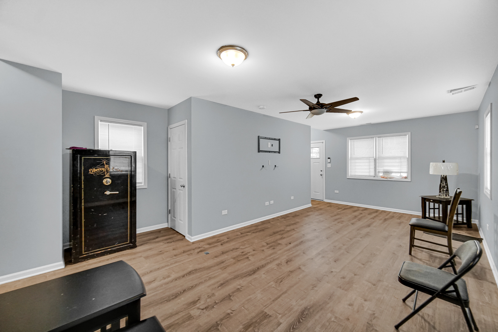 15709 Lexington Ave Property Photo 8