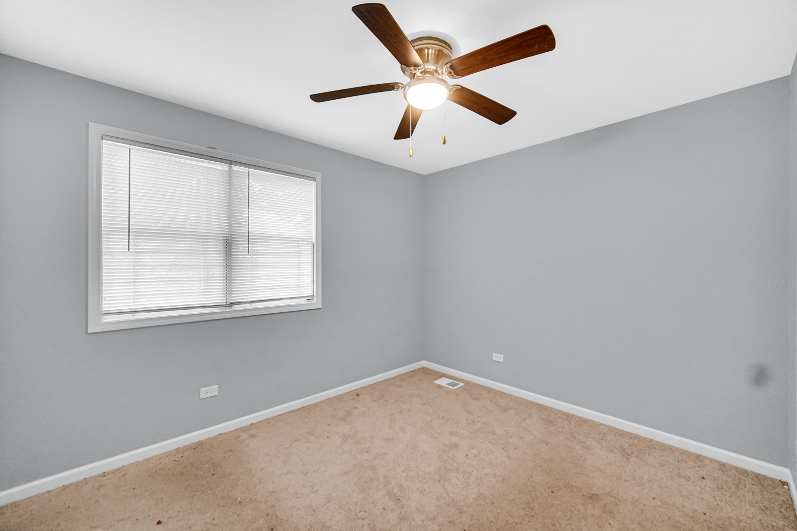 15709 Lexington Ave Property Photo 14