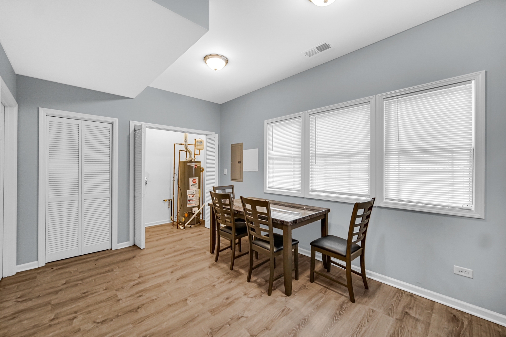 15709 Lexington Ave Property Photo 16