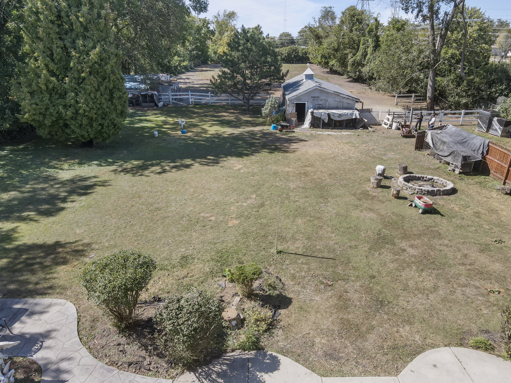 2n584 S Ardmore Avenue Property Photo 4