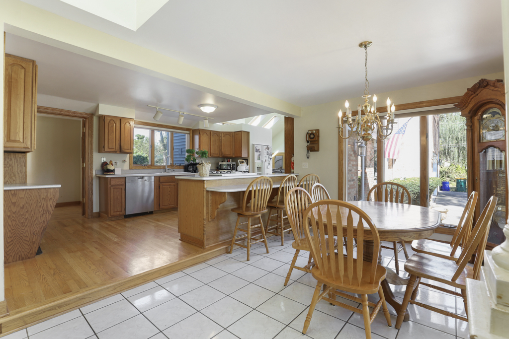 2n584 S Ardmore Avenue Property Photo 9