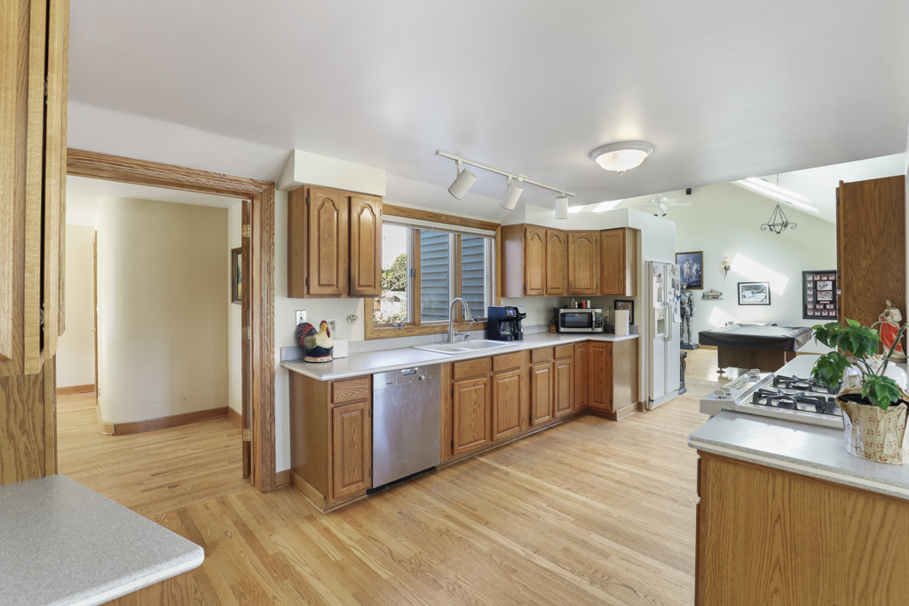 2n584 S Ardmore Avenue Property Photo 11