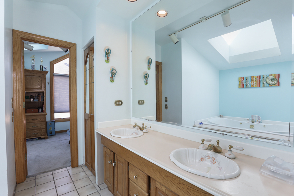 2n584 S Ardmore Avenue Property Photo 25