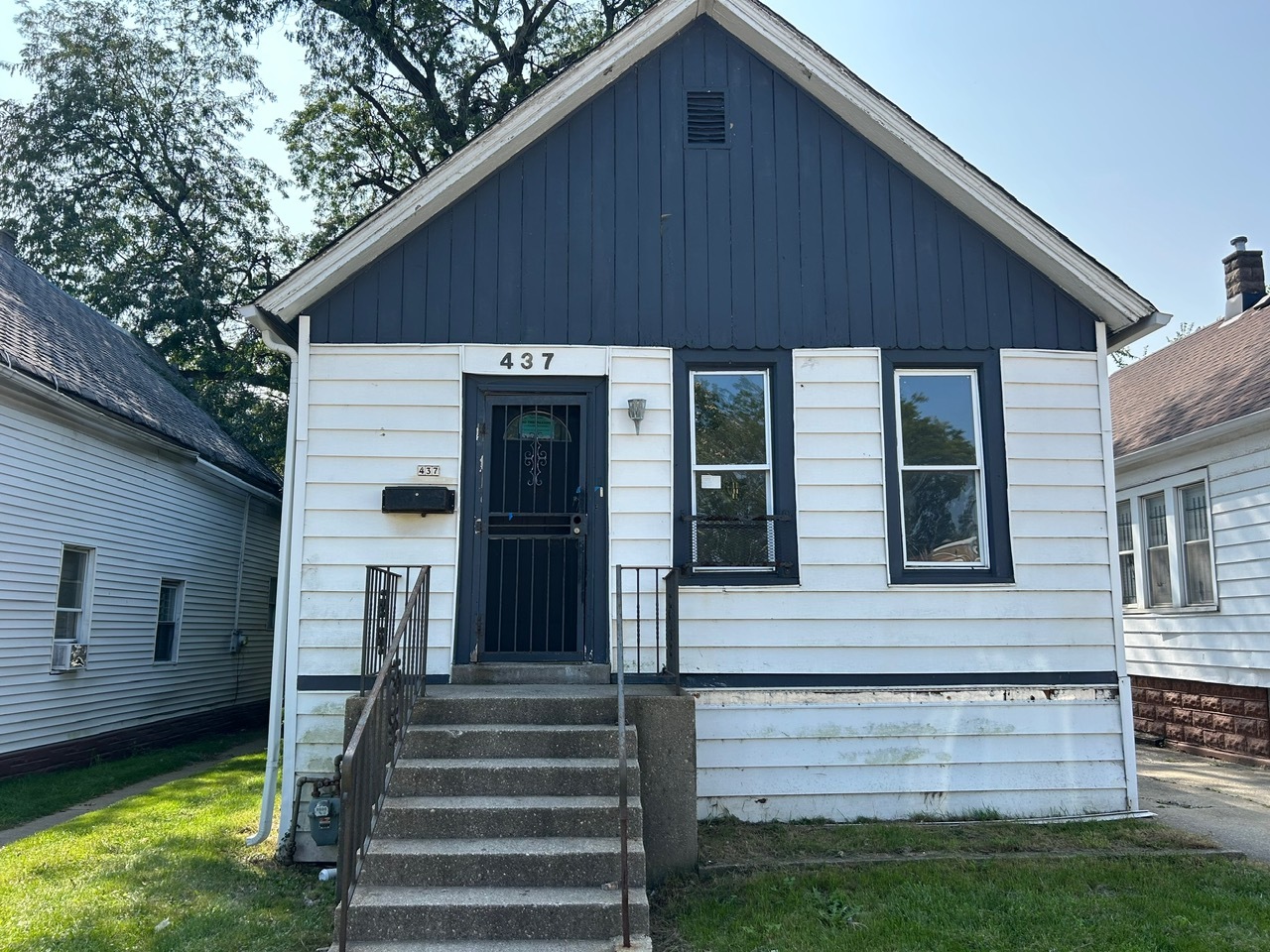 437 W 103rd Street Property Photo 1
