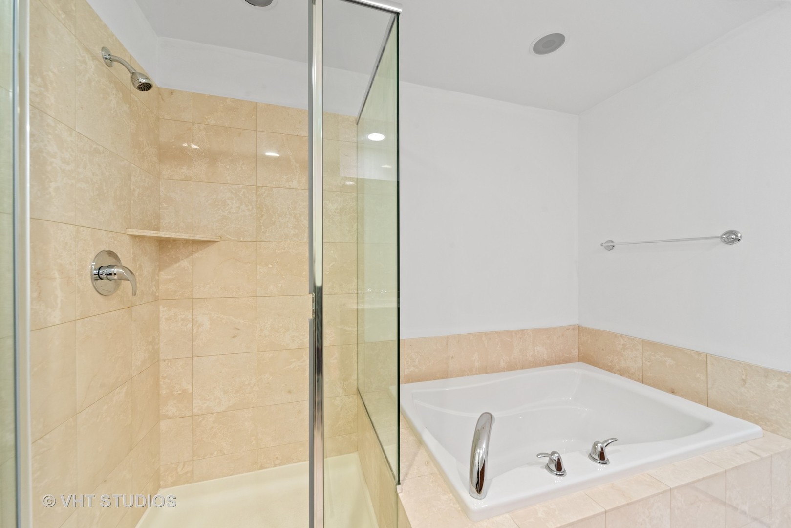 600 N Lake Shore Dr Property Photo 12