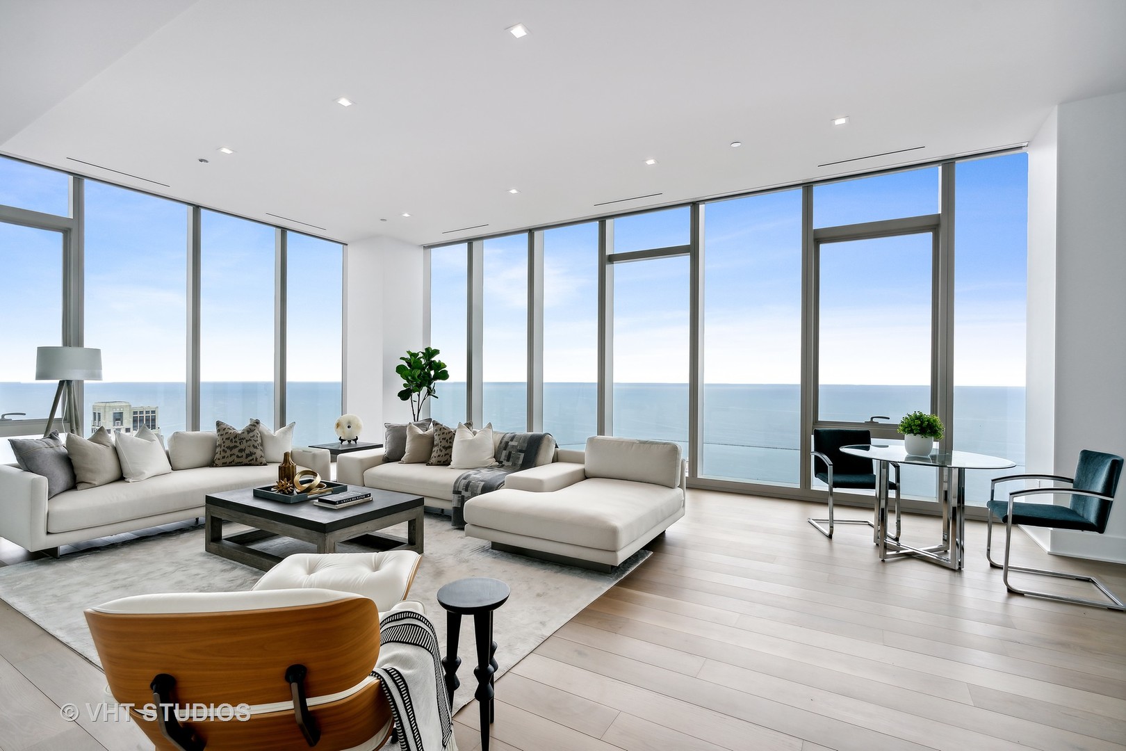 363 E Wacker Drive 7501 Property Photo 3