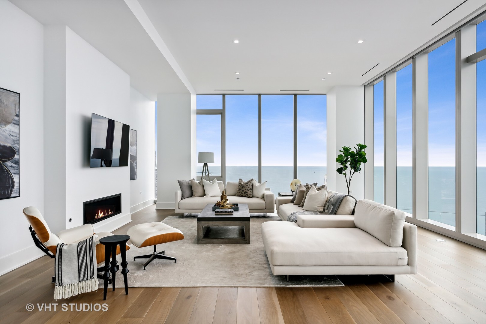 363 E Wacker Drive 7501 Property Photo 4