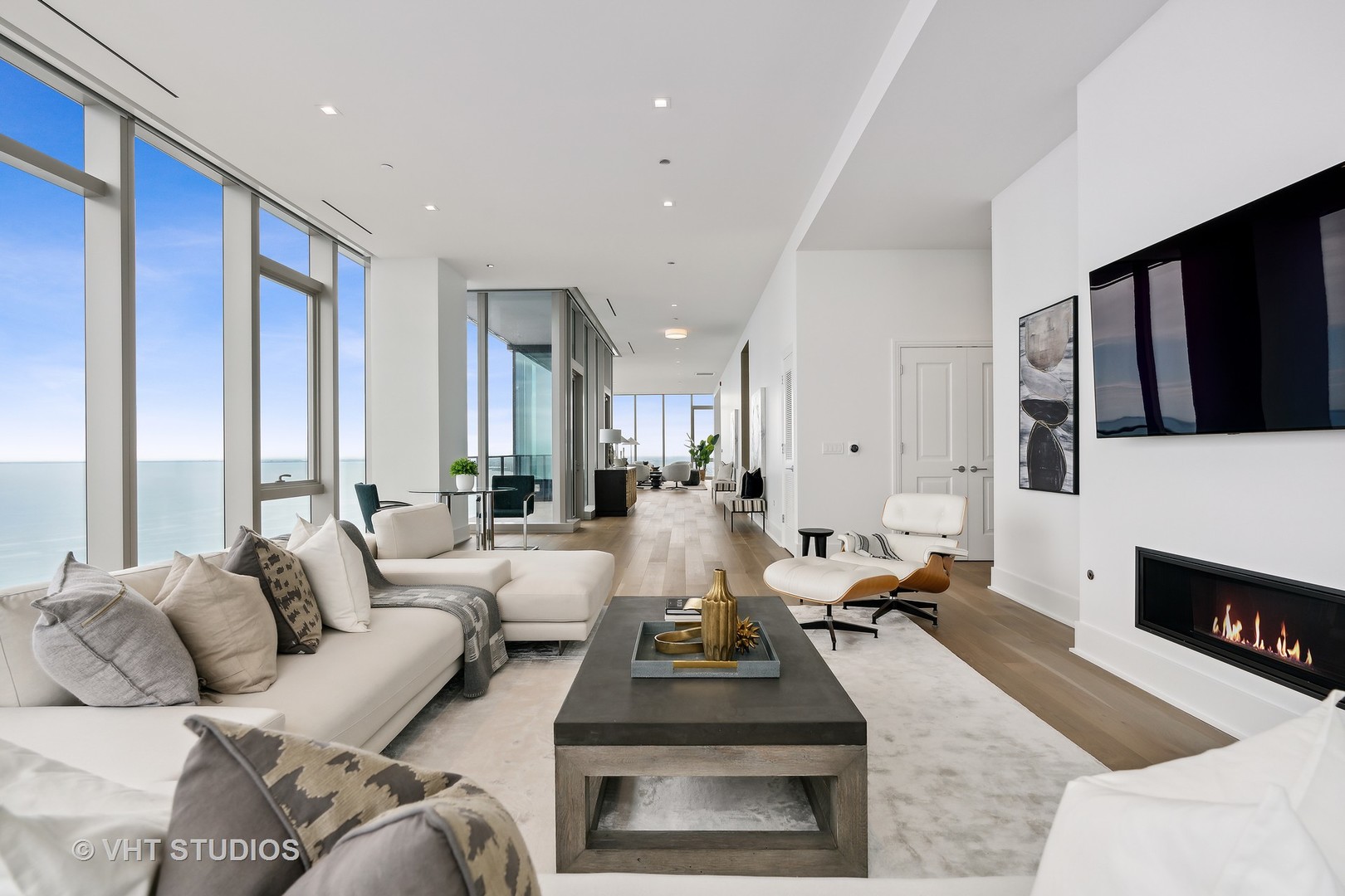 363 E Wacker Drive 7501 Property Photo 8