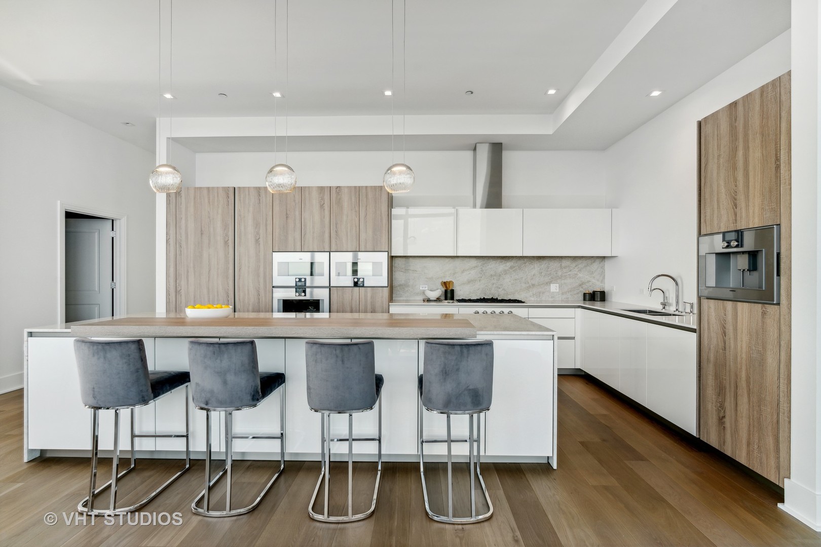 363 E Wacker Drive 7501 Property Photo 18