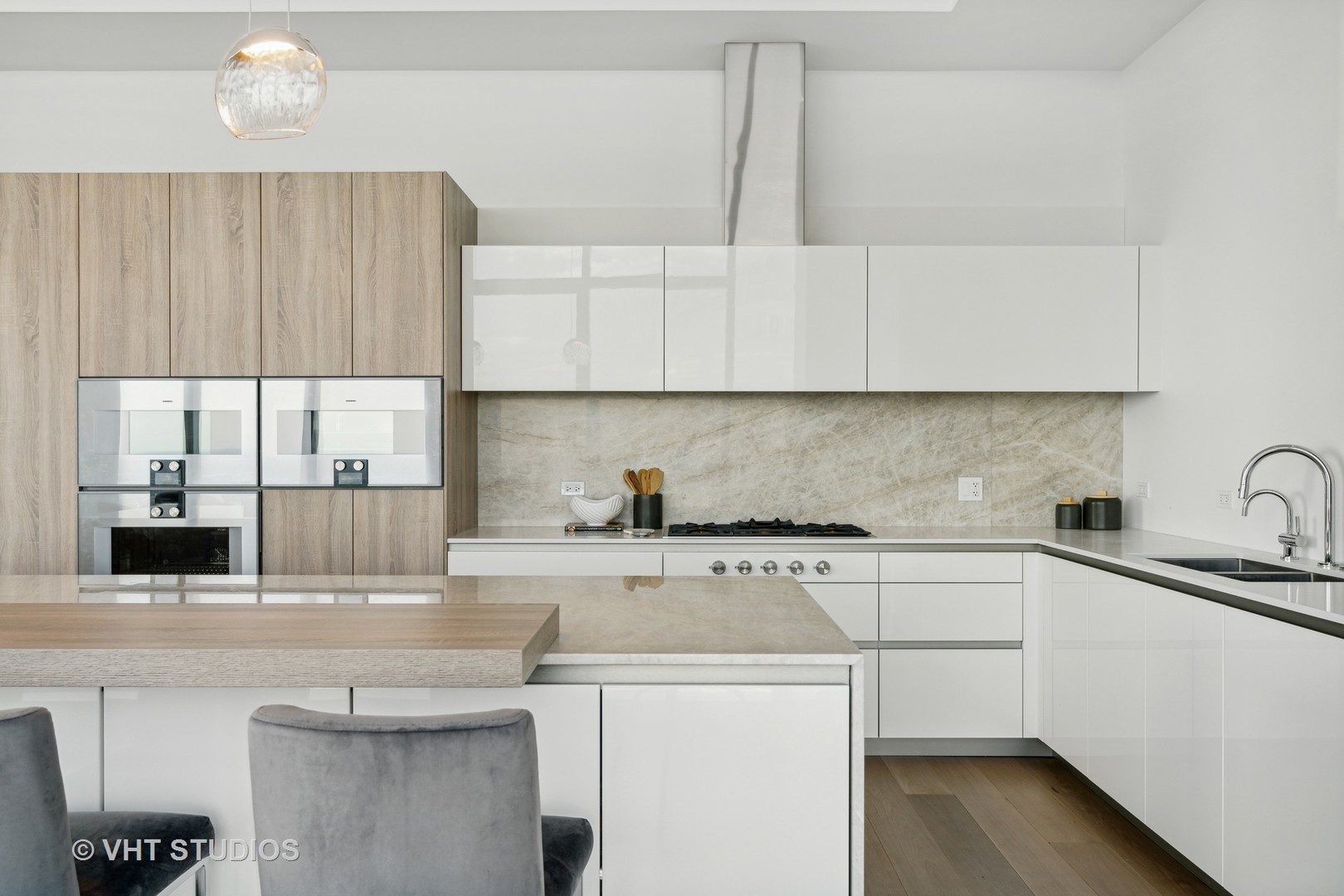 363 E Wacker Drive 7501 Property Photo 21
