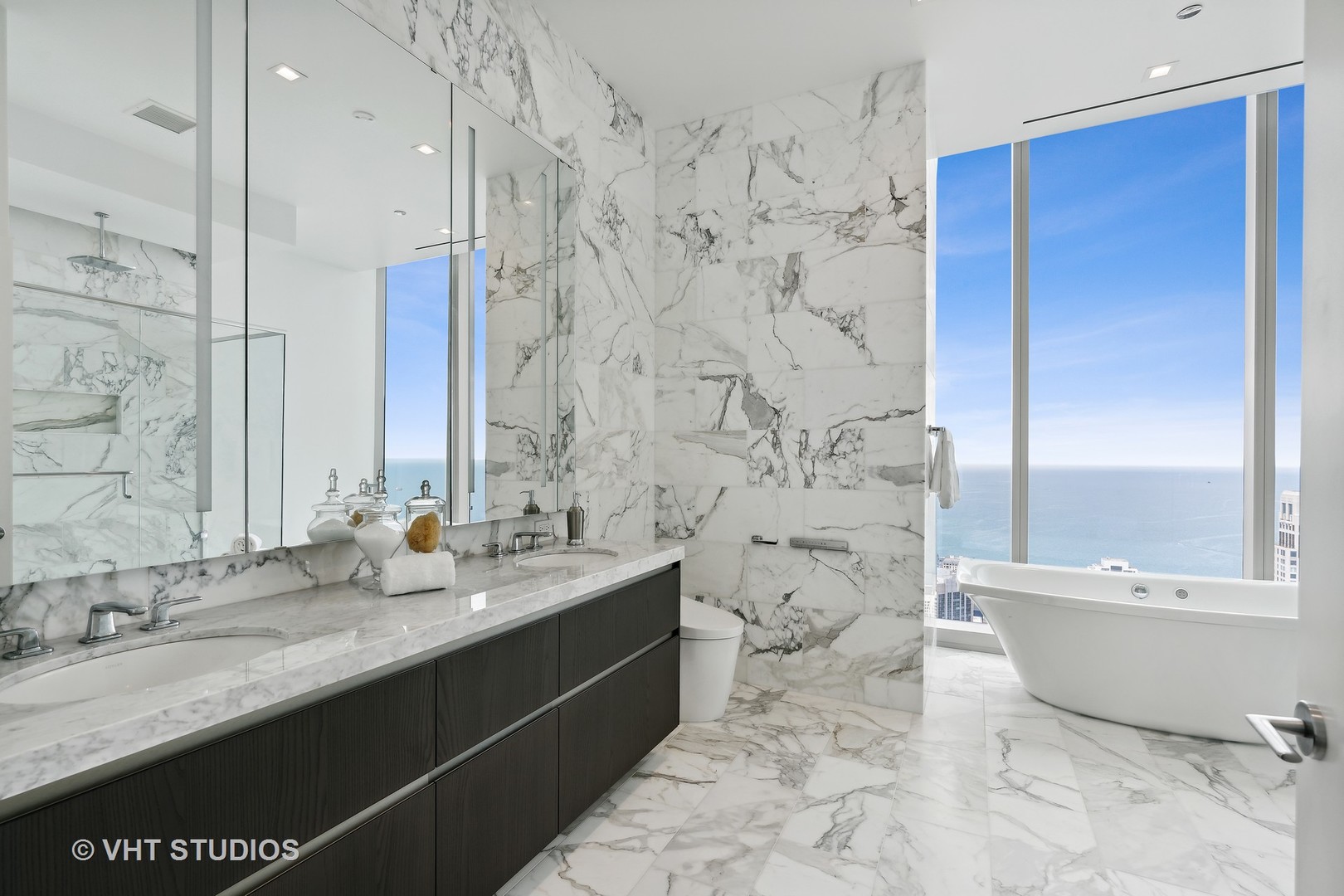 363 E Wacker Drive 7501 Property Photo 28