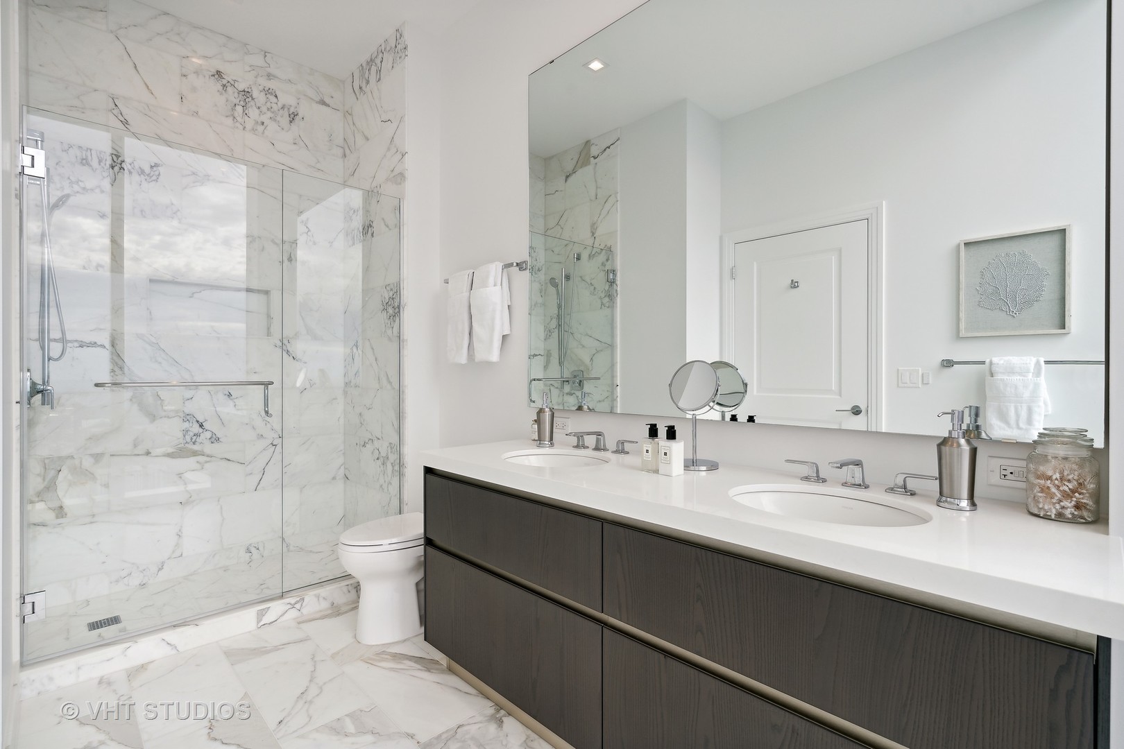 363 E Wacker Drive 7501 Property Photo 38