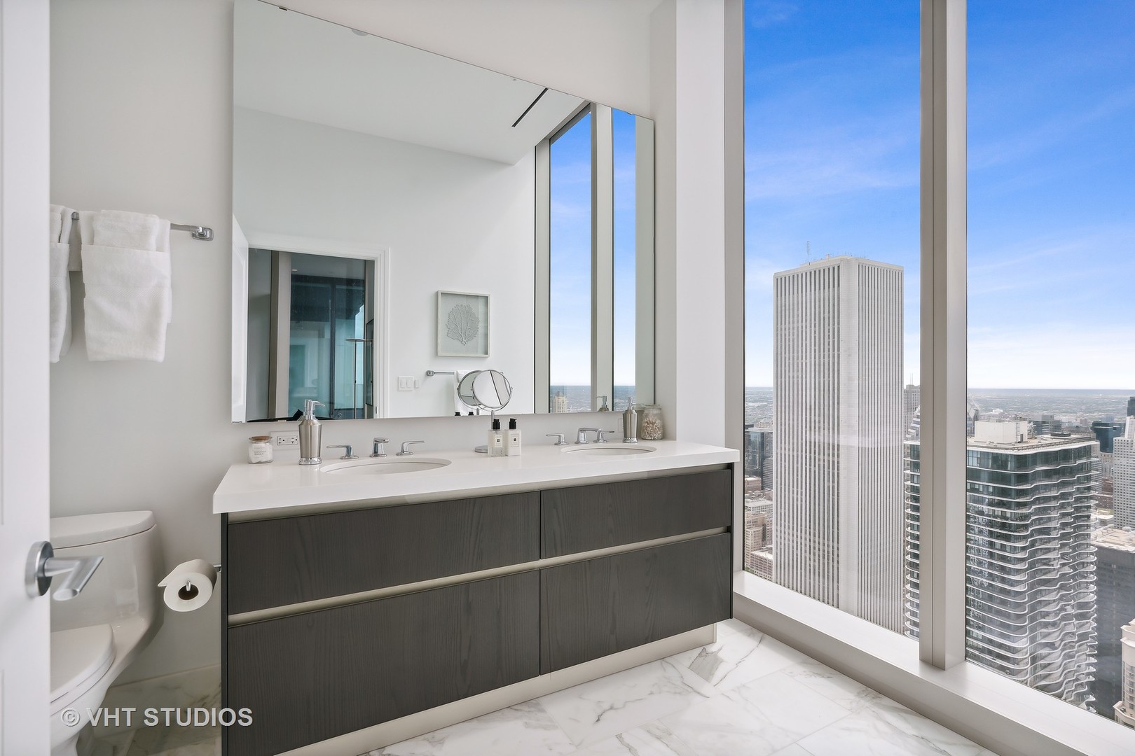 363 E Wacker Drive 7501 Property Photo 41