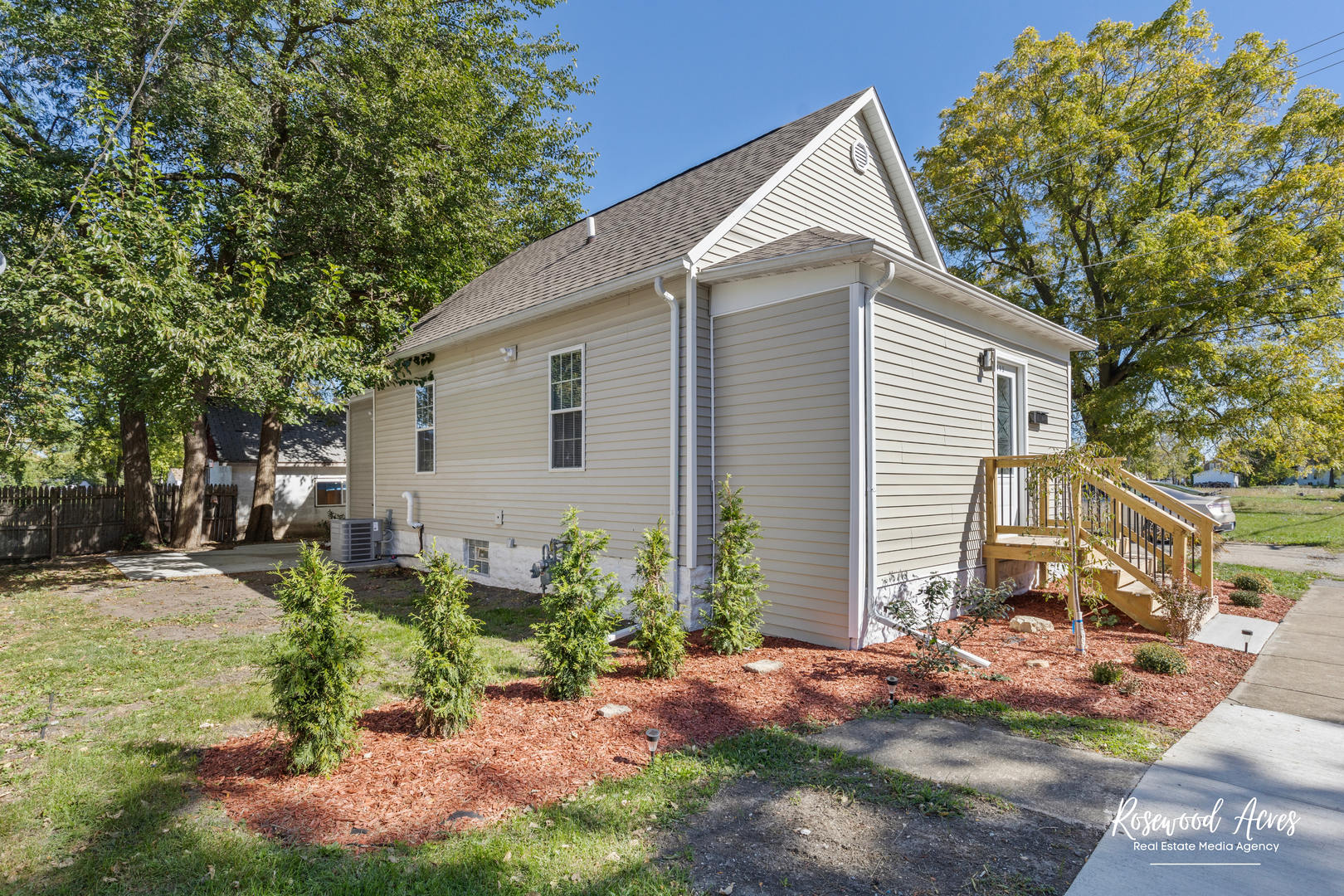 443 E Locust Street Property Photo 15