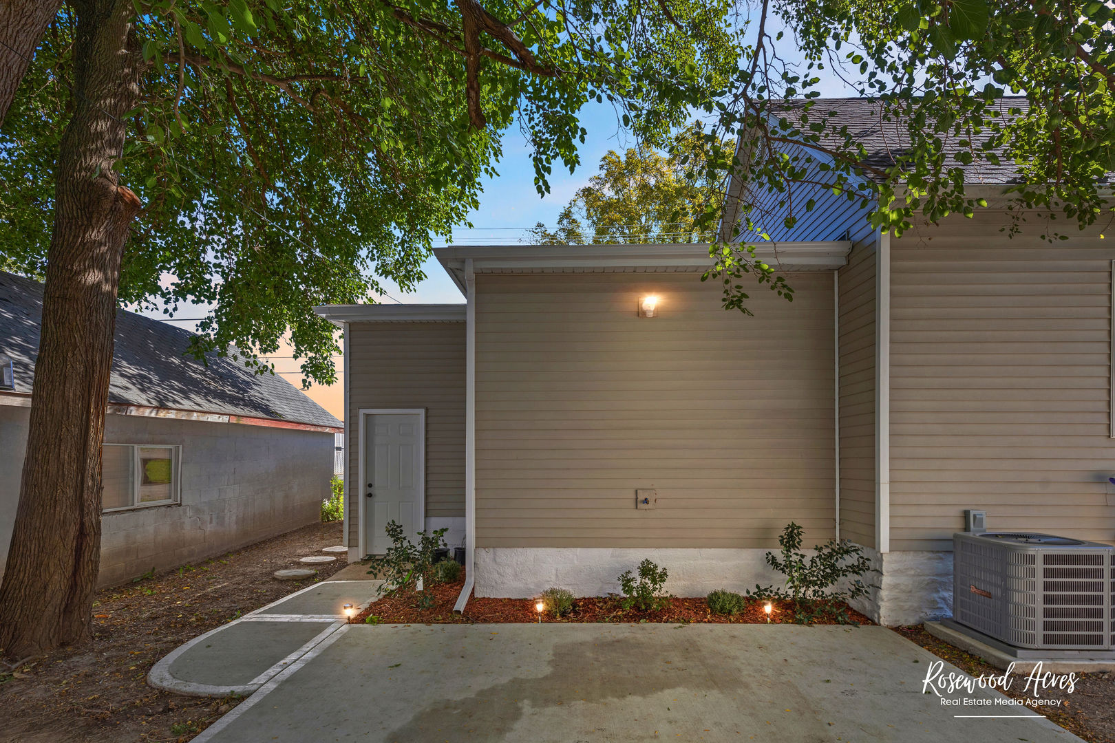 443 E Locust Street Property Photo 16