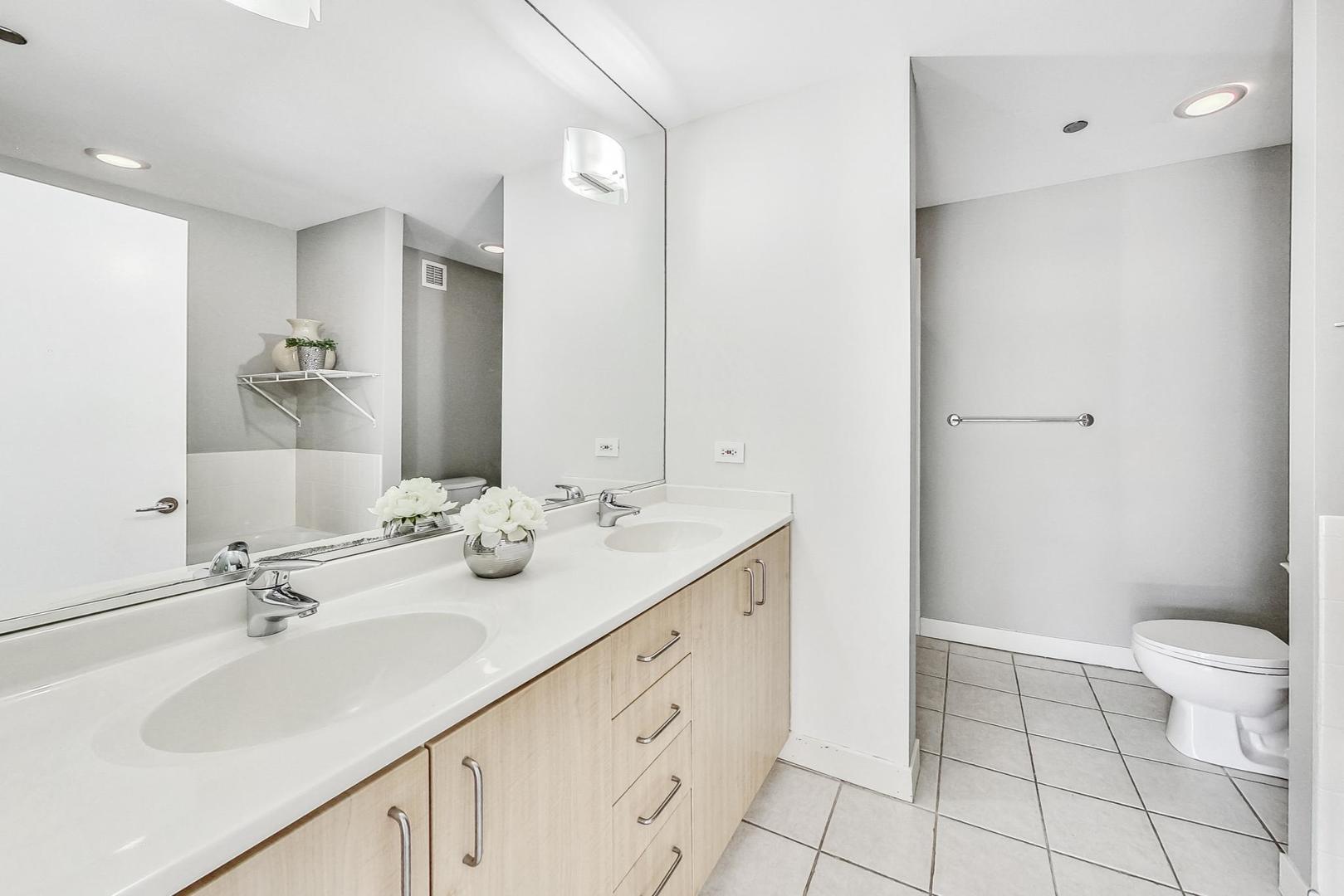 737 W Washington Boulevard 2404 Property Photo 12