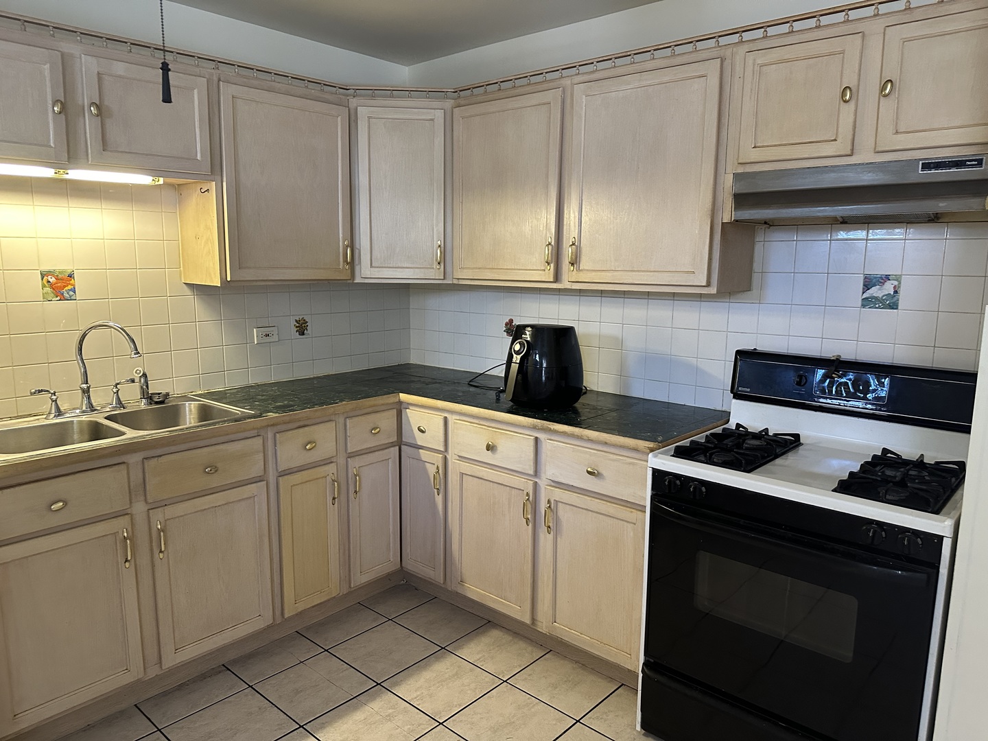 16515 Ashland Ave Property Photo 5