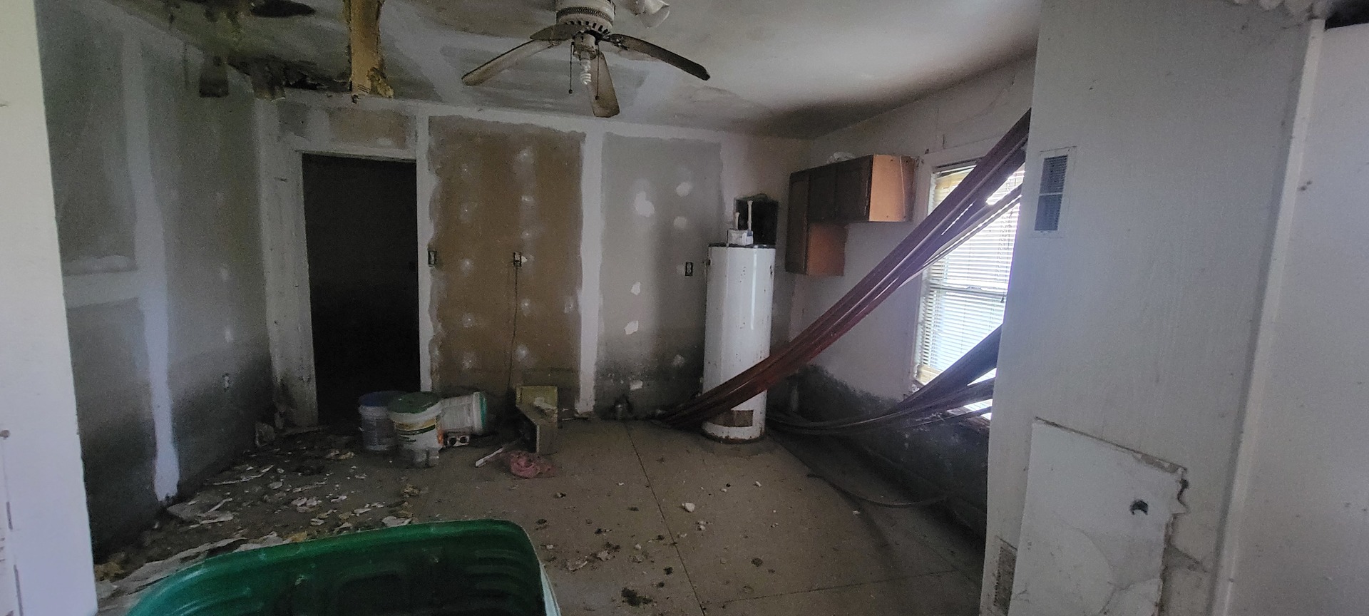 1230 W Broadview Avenue Property Photo 3