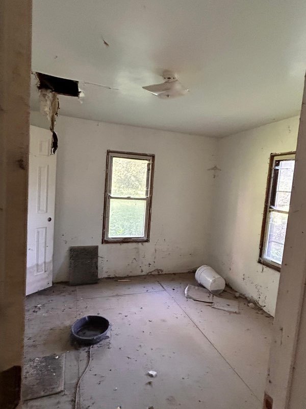 1230 W Broadview Avenue Property Photo 4