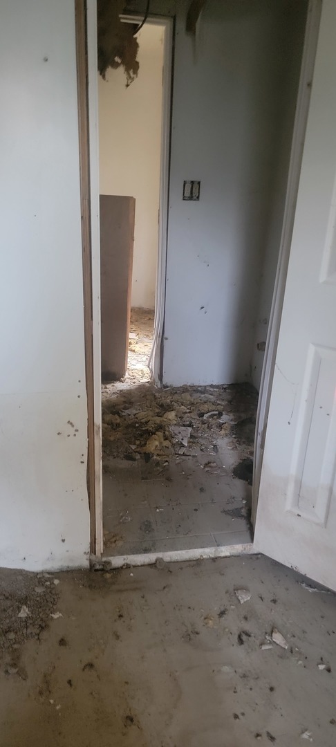 1230 W Broadview Avenue Property Photo 5
