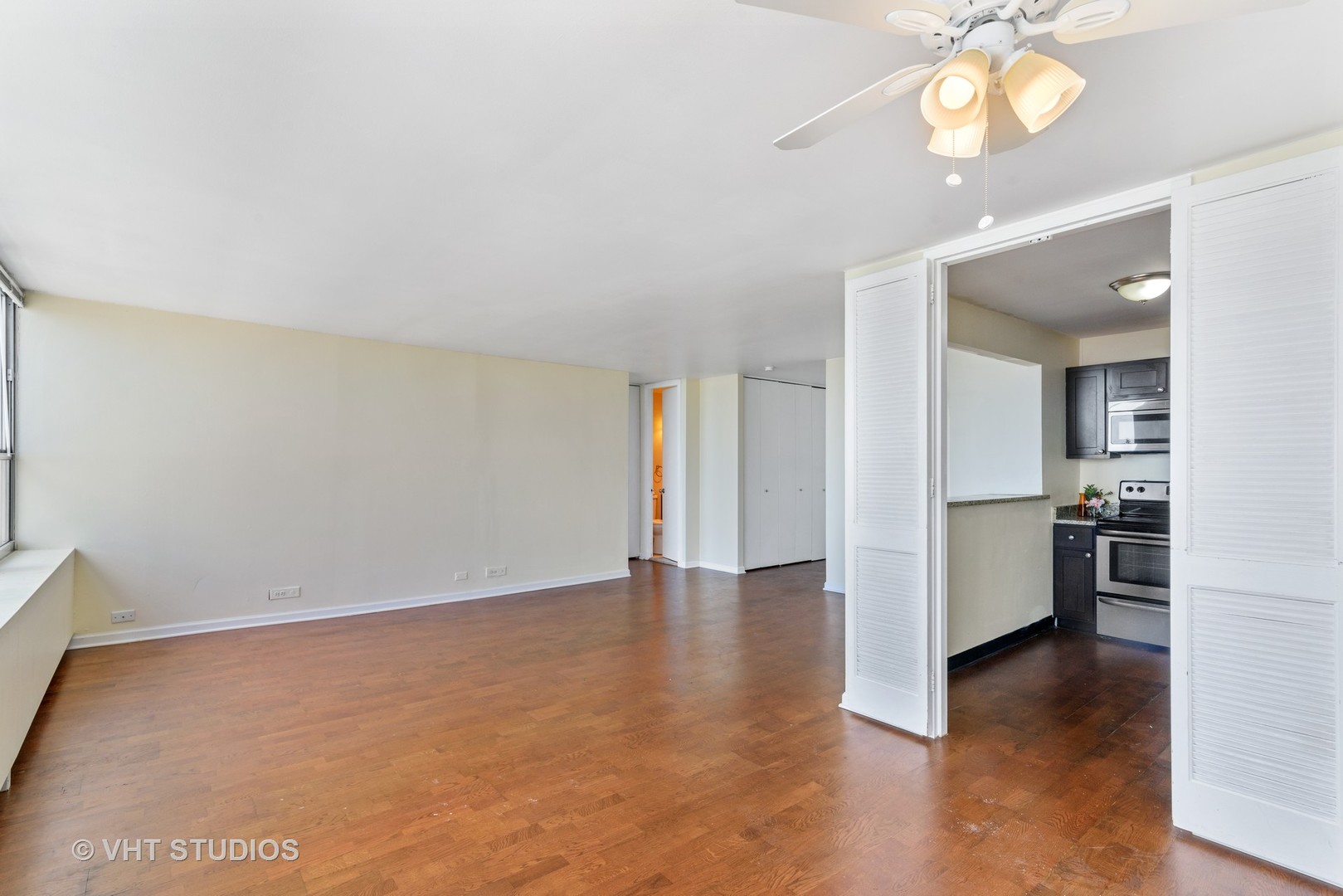655 W Irving Park Rd Property Photo 13