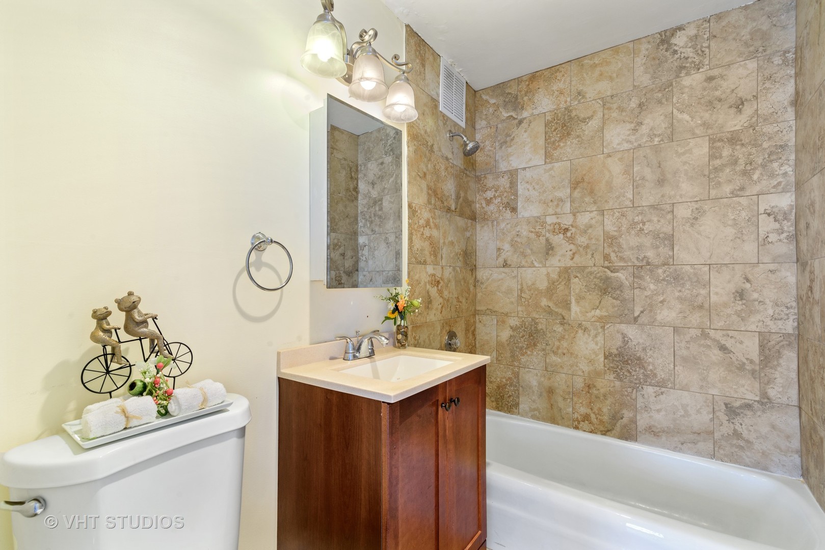 655 W Irving Park Rd Property Photo 14