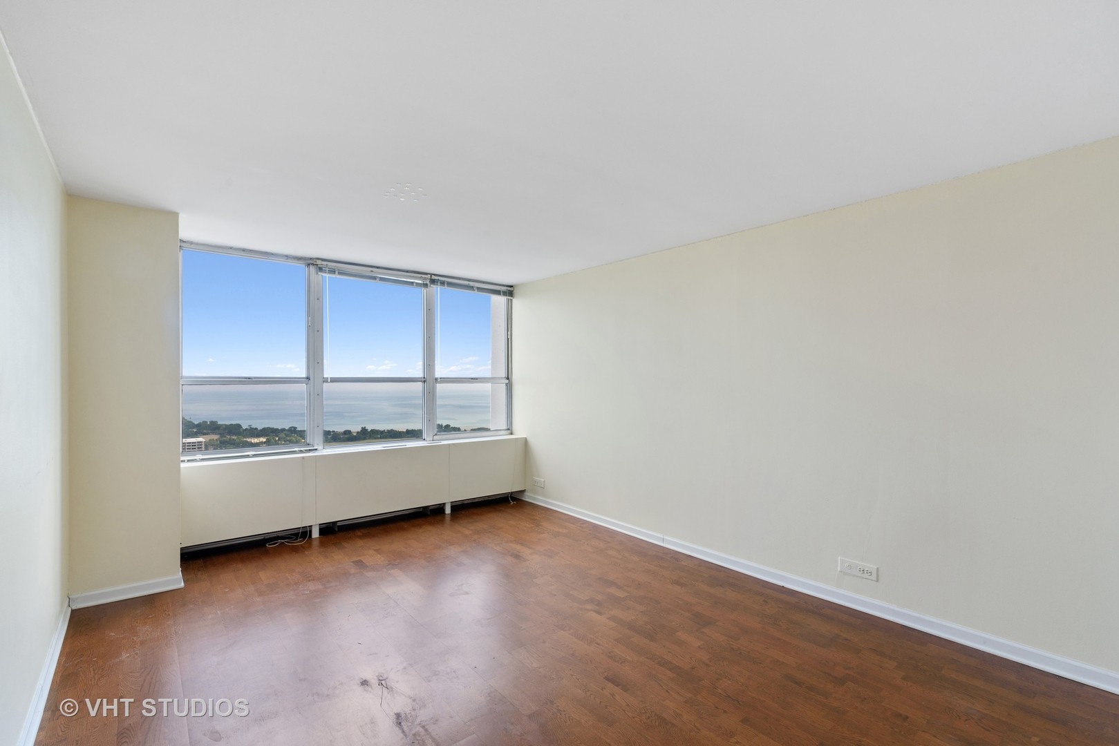 655 W Irving Park Rd Property Photo 15