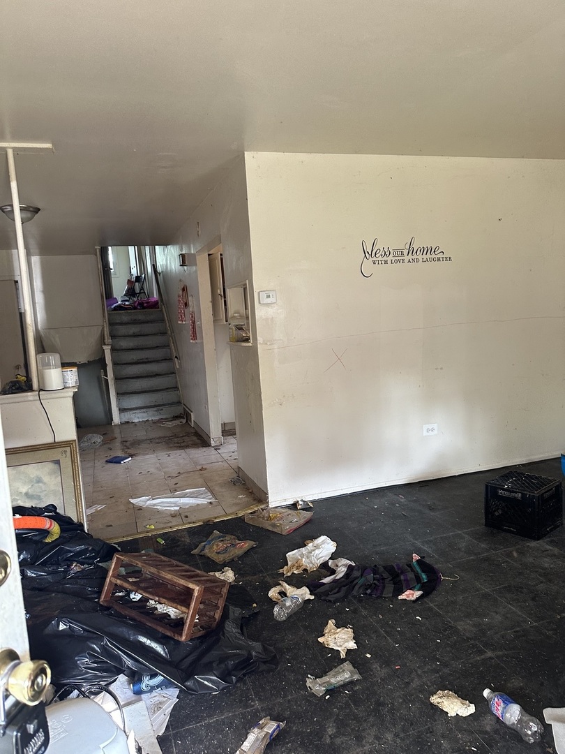 7047 S Aberdeen St Property Photo 2