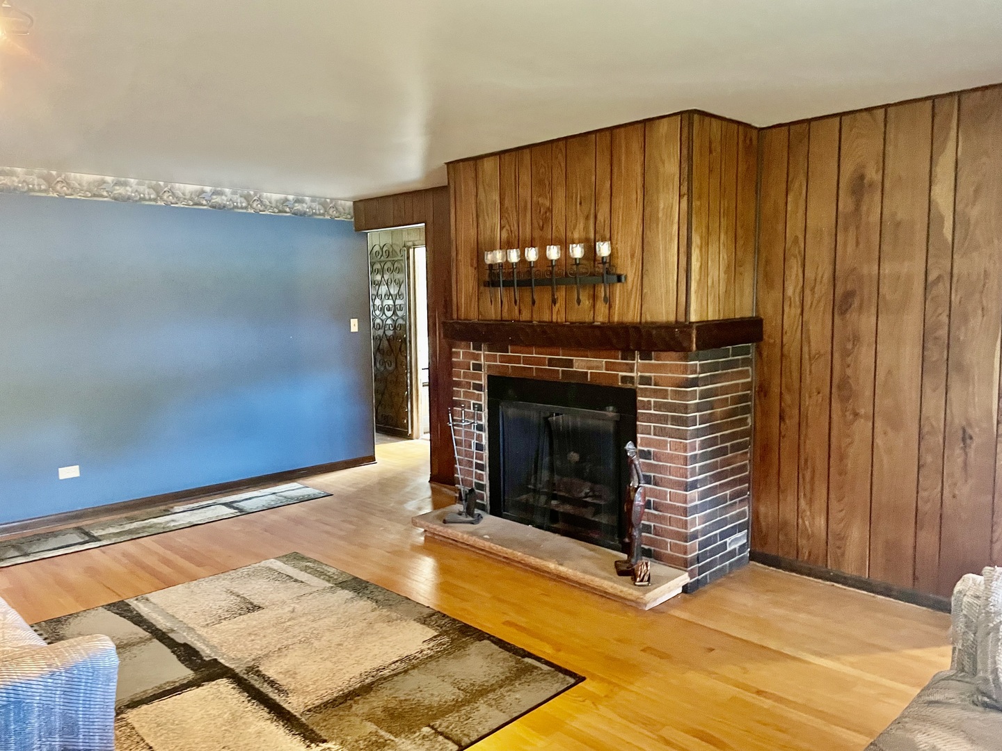 679 Manistee Ave Property Photo 3