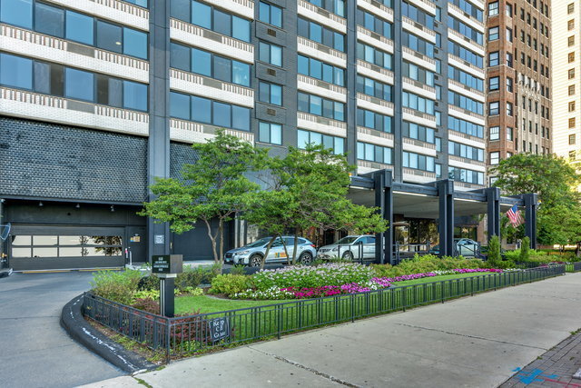 1440 N Lake Shore Drive 12h Property Photo 2