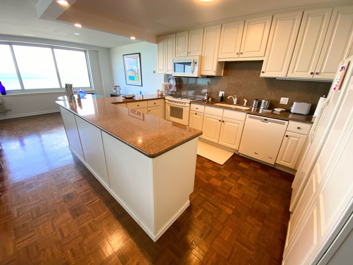 1440 N Lake Shore Drive 12h Property Photo 6