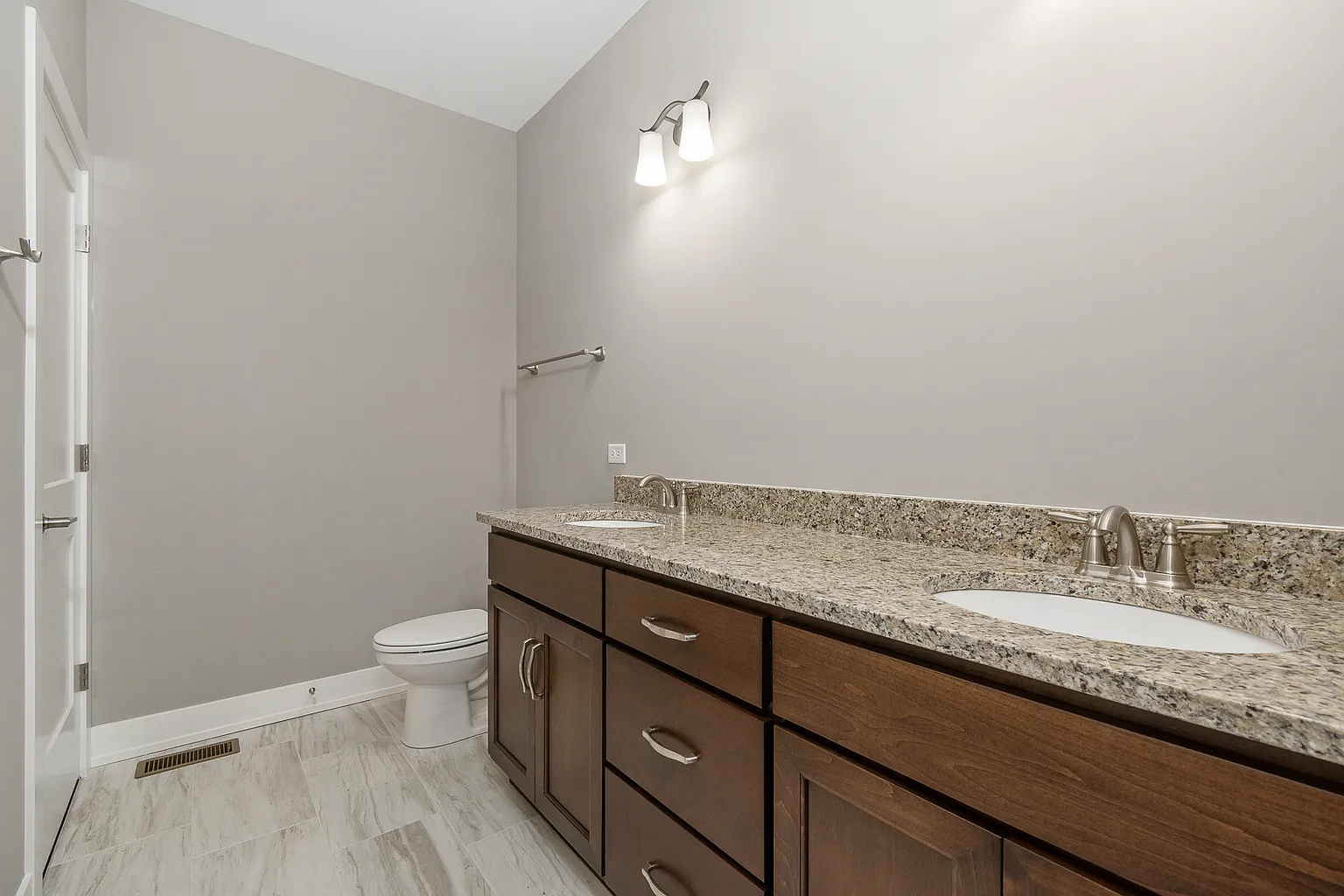 532 Sudbury Circle Property Photo 8