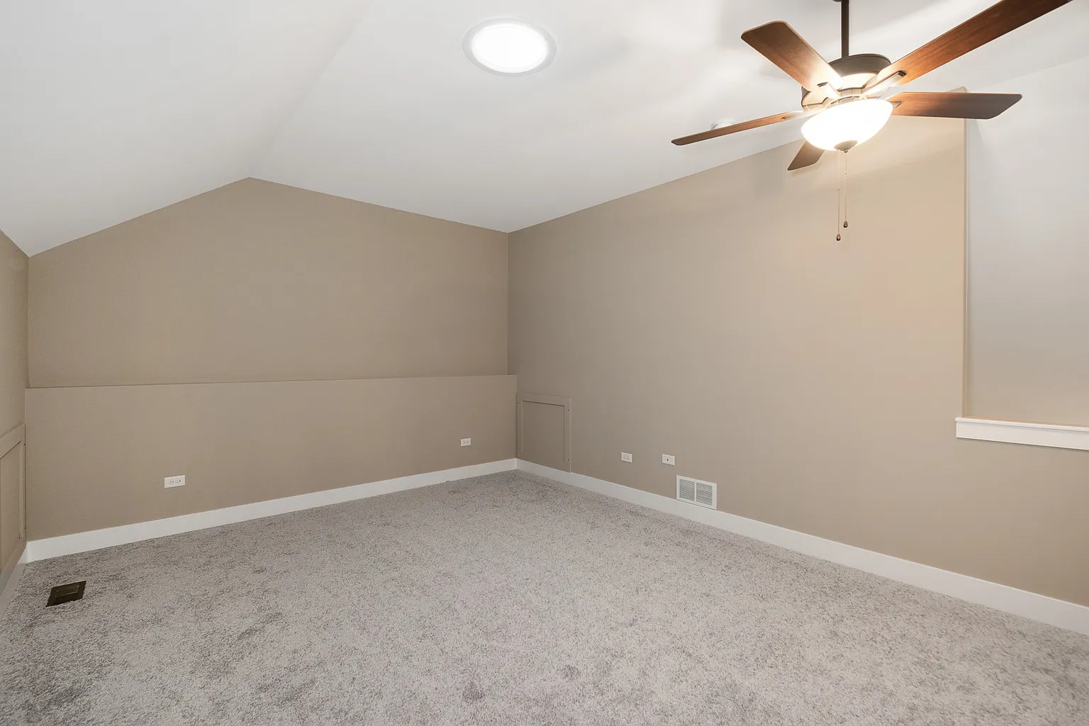 532 Sudbury Circle Property Photo 9