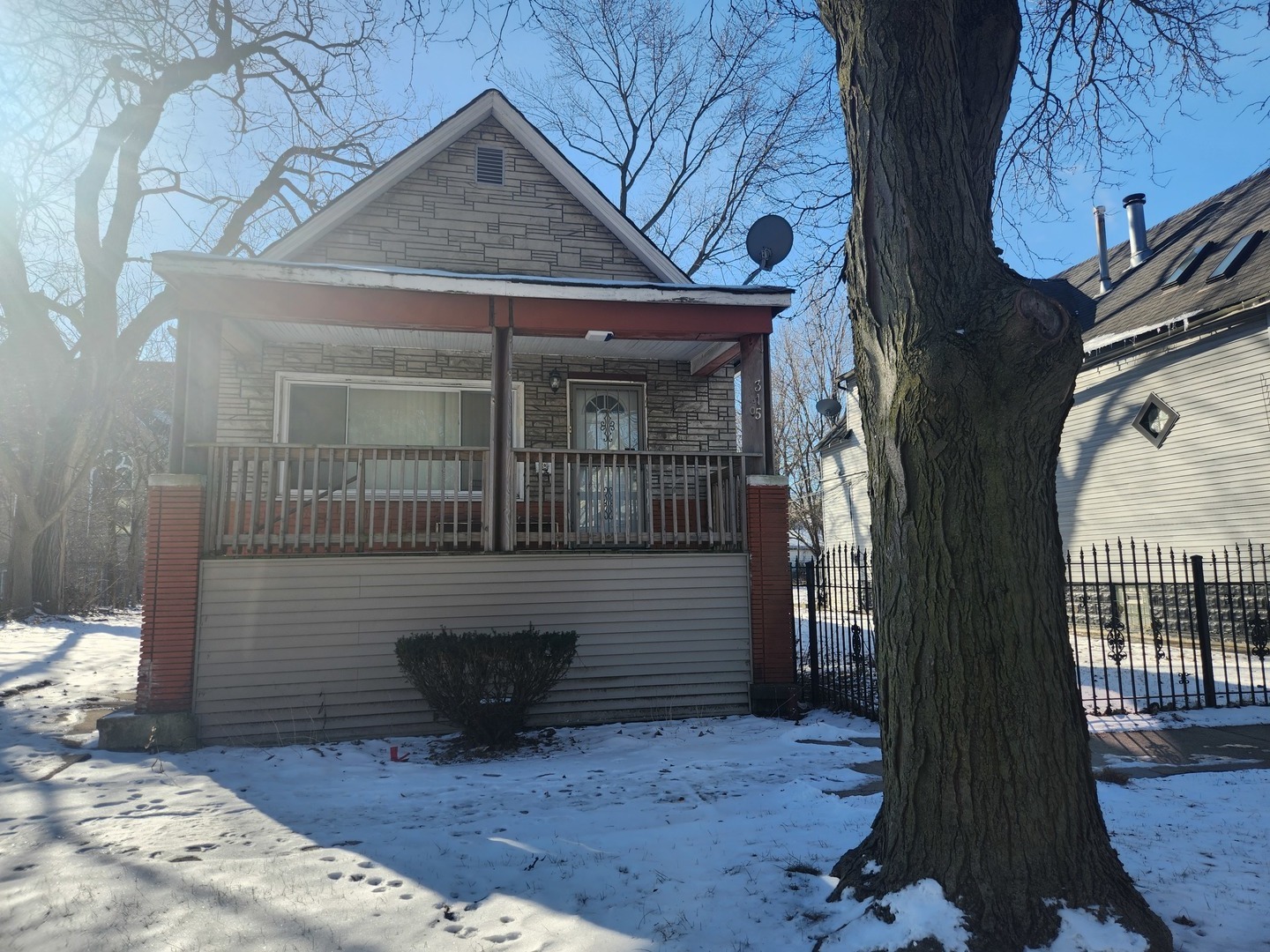 315 W 109th St Property Photo 1