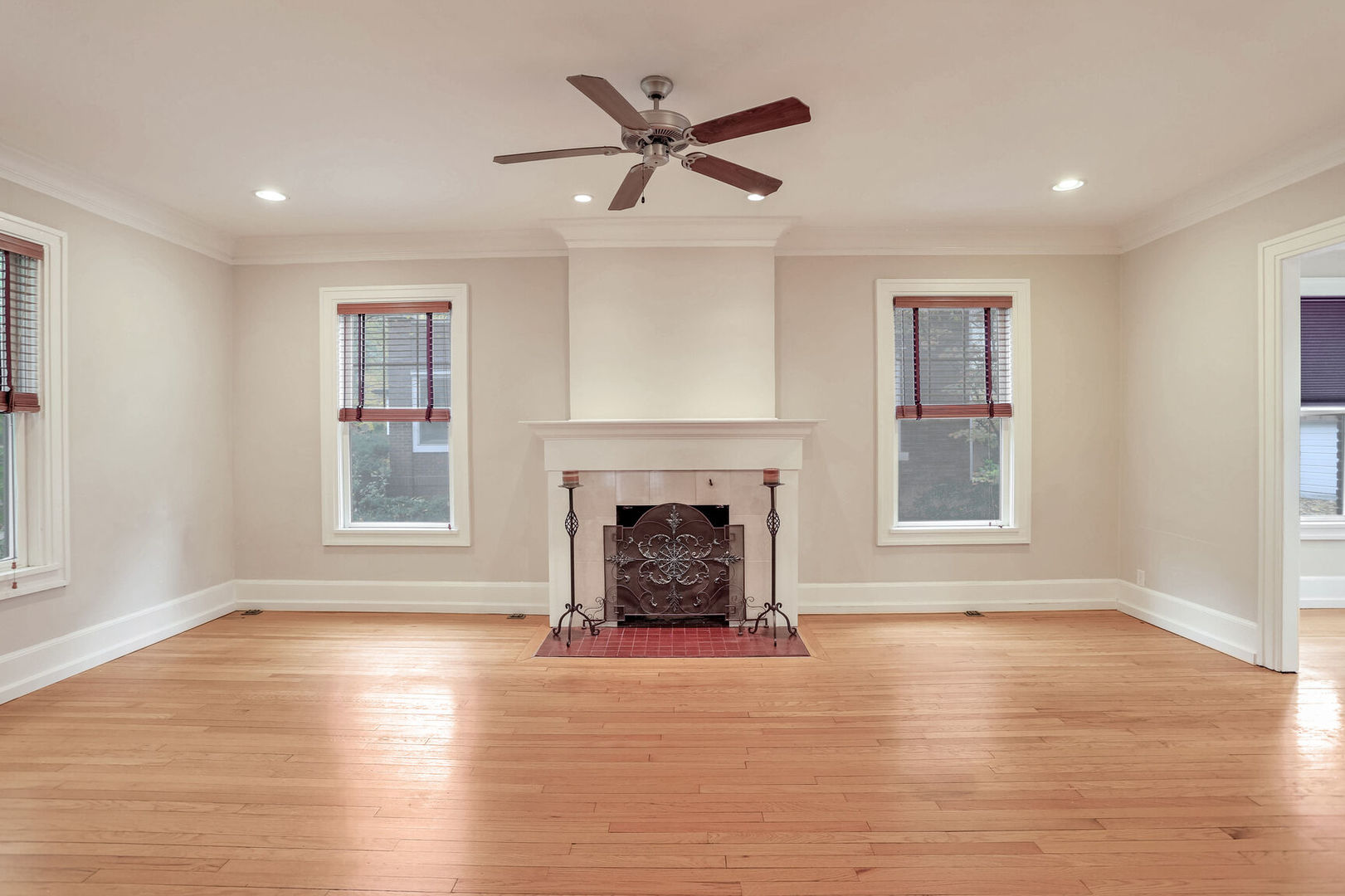 1105 S Busey Avenue Property Photo 7