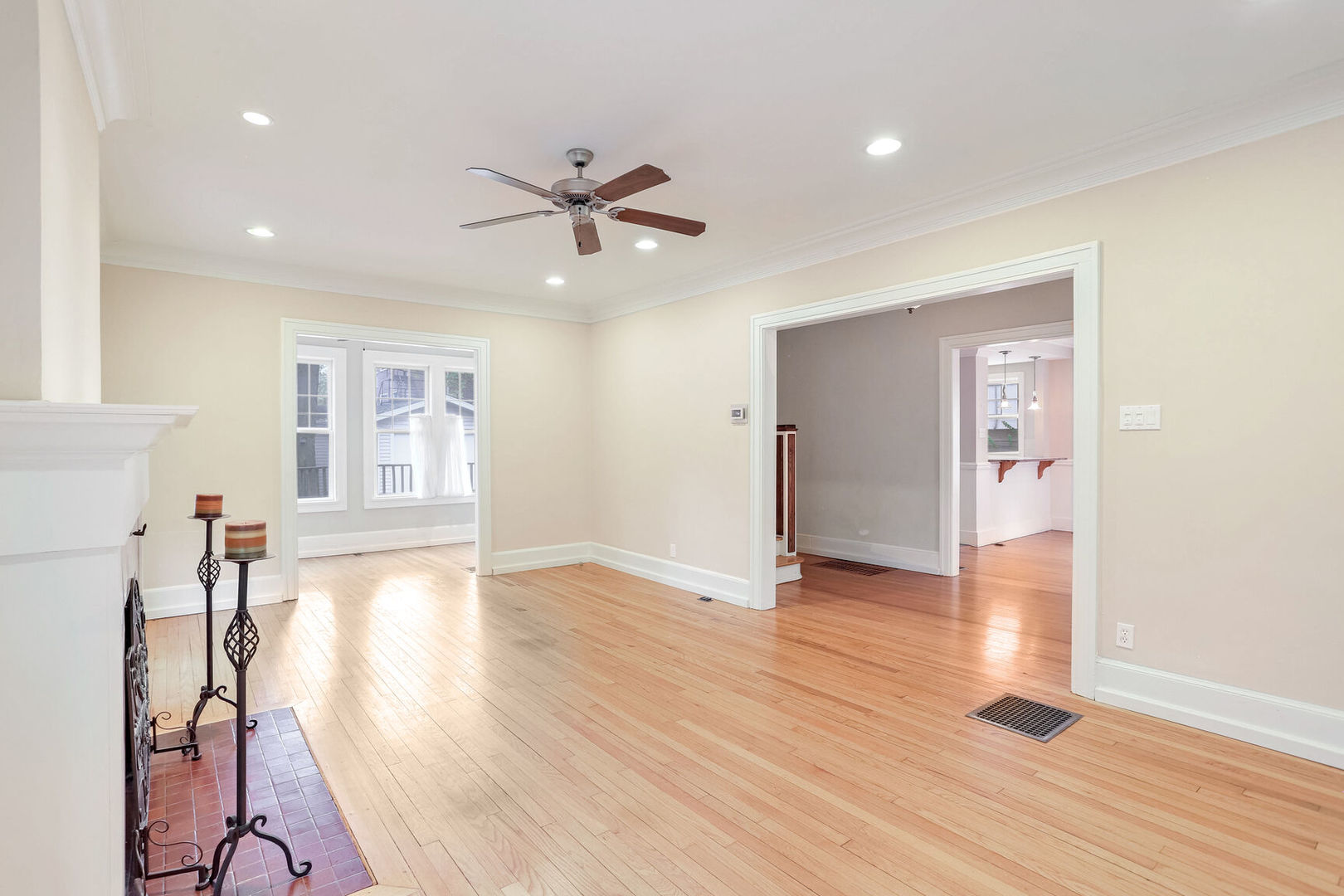 1105 S Busey Avenue Property Photo 8