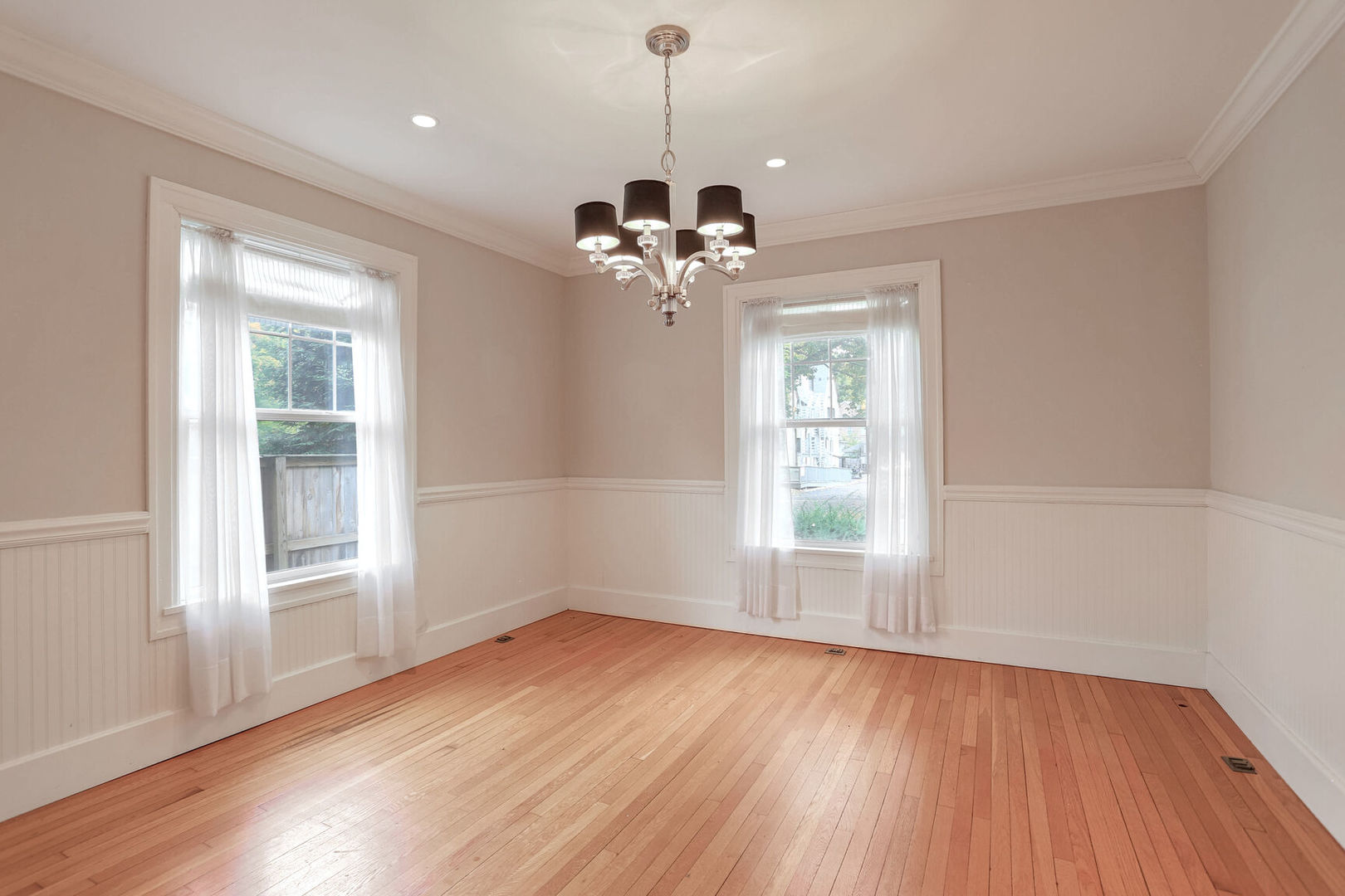 1105 S Busey Avenue Property Photo 15