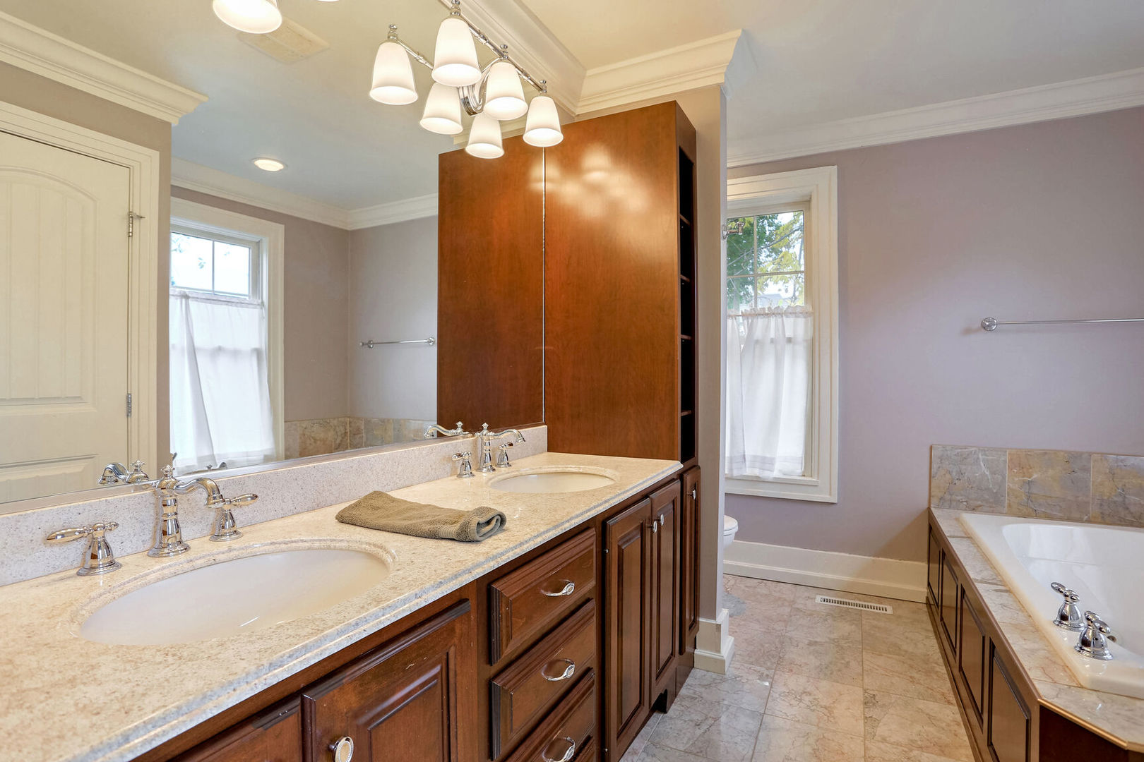 1105 S Busey Avenue Property Photo 21
