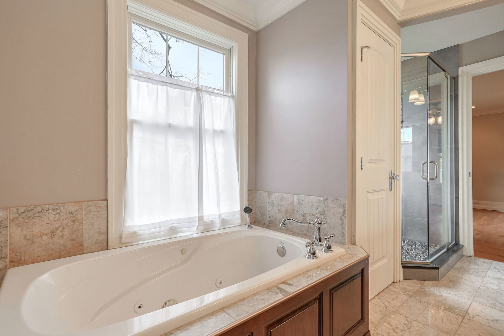 1105 S Busey Avenue Property Photo 22