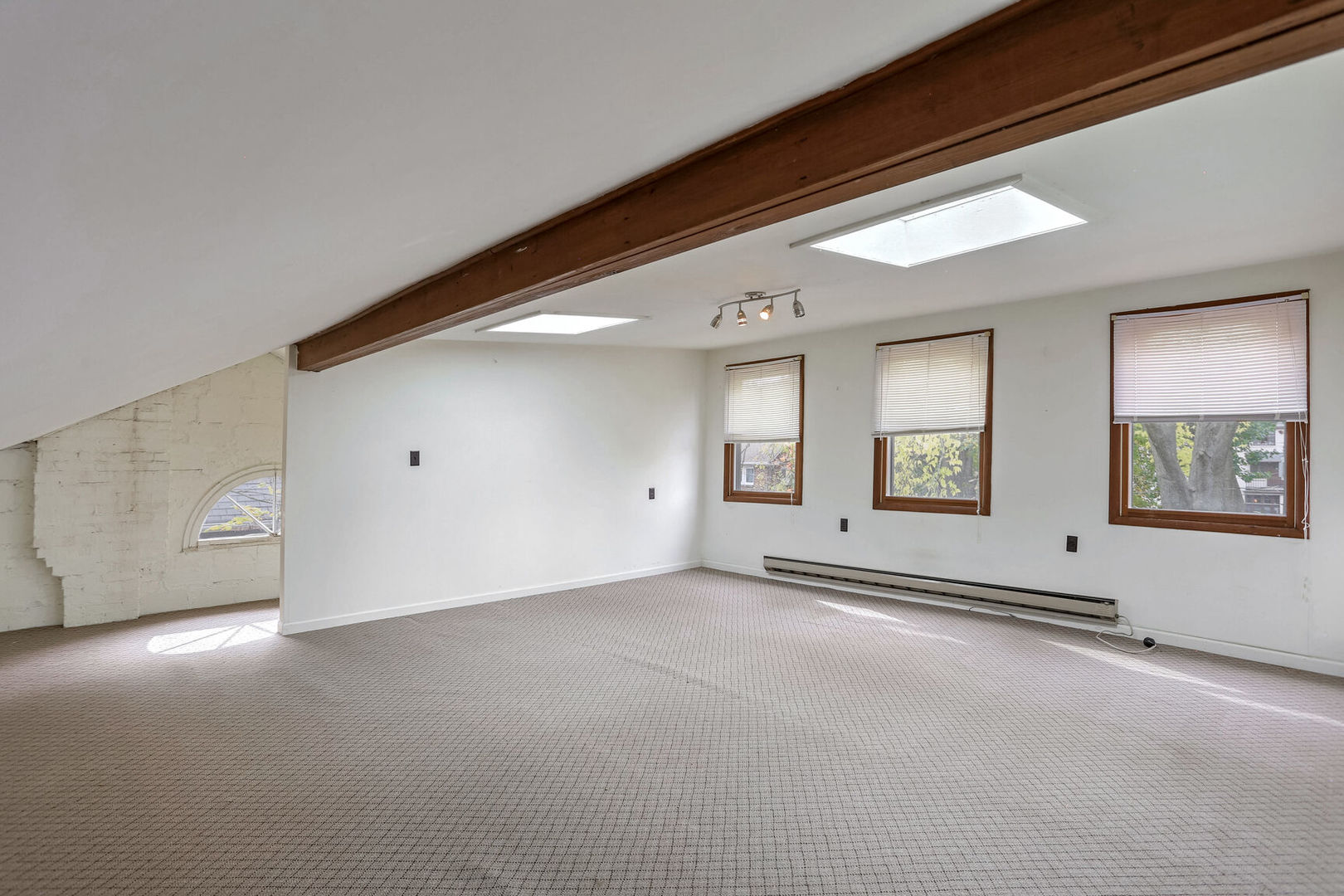 1105 S Busey Avenue Property Photo 30